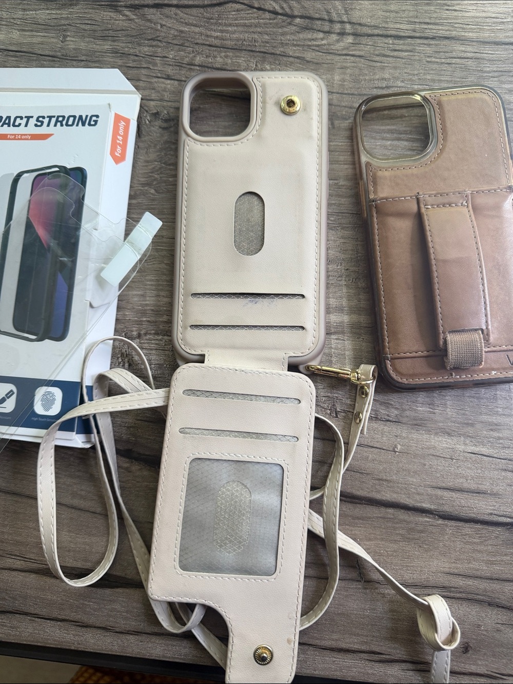 IPhone 14- phone case/headphones - Picture 5 of 11